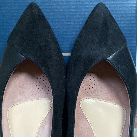 Ally Shoes leather suede flats. Size 6.5. Boutique! - Picture 3 of 5